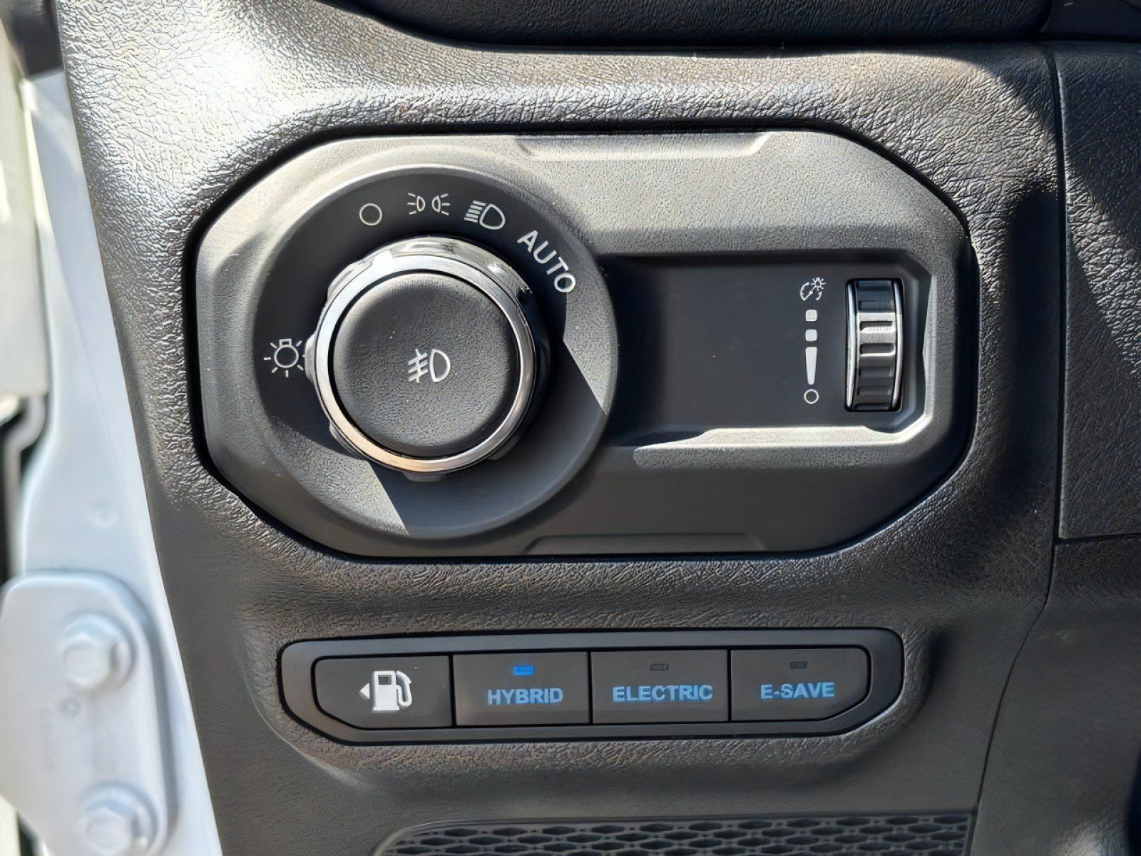 Used 2023 Jeep Wrangler Unlimited Sahara AWD/4WD image 26
