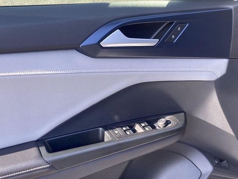 Used 2024 Volkswagen Taos SE image 23