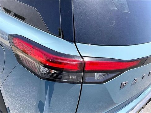 New 2026 Nissan Pathfinder Platinum FWD image 11