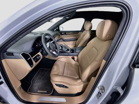 Used 2023 Porsche Cayenne Coupe AWD/4WD image 19