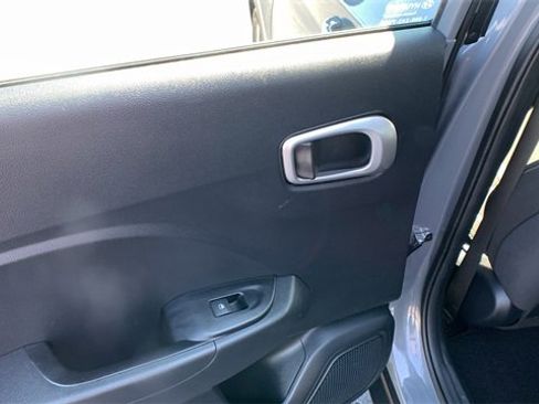 Used 2023 Hyundai Venue SEL image 19