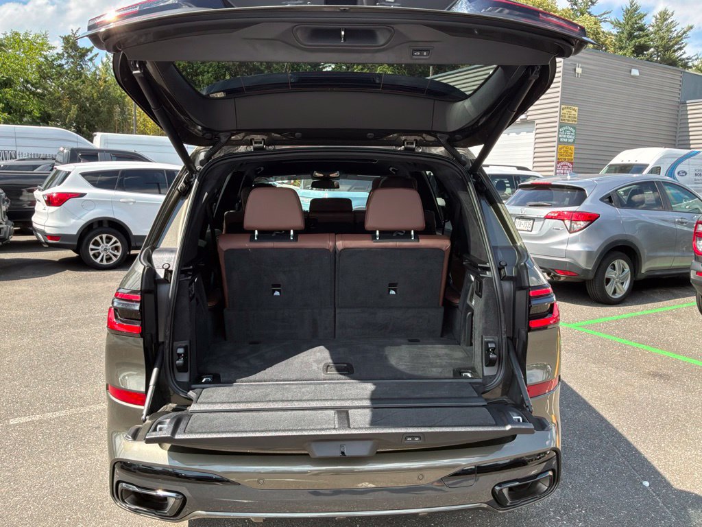 Used 2024 BMW X7 xDrive40i w/ M Sport Package AWD/4WD image 16