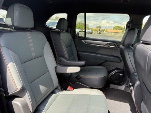 Used 2024 GMC Acadia AT4 w/ Luxury Package AWD/4WD image 19
