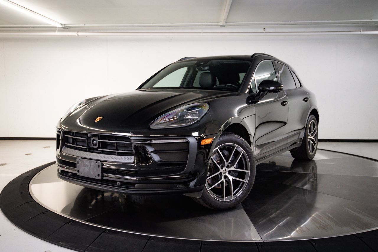 Certified 2024 Porsche Macan AWD/4WD image 1