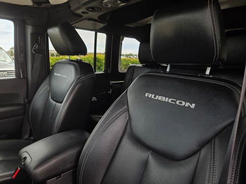 Used 2016 Jeep Wrangler Unlimited Rubicon w/ Connectivity Group AWD/4WD image 18