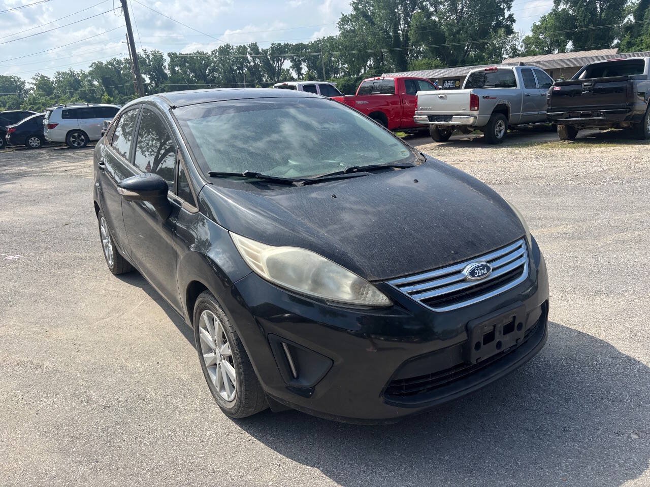Used 2013 Ford Fiesta SE FWD image 2