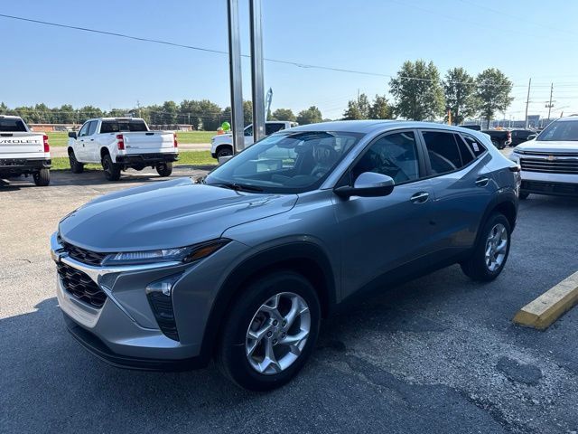 New 2026 Chevrolet Trax LS w/ LS Convenience Package FWD image 2