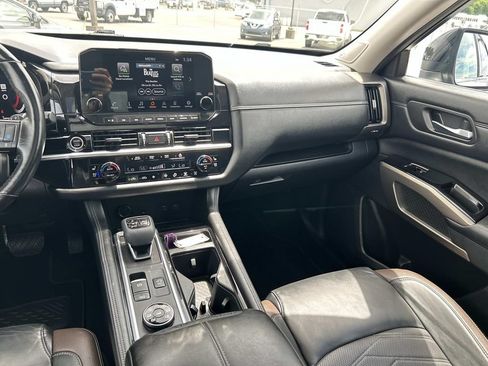 Used 2022 Nissan Pathfinder Platinum w/ Lighting Package (N93) AWD/4WD image 24