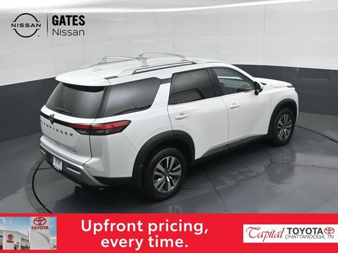 Used 2025 Nissan Pathfinder SL AWD/4WD image 46