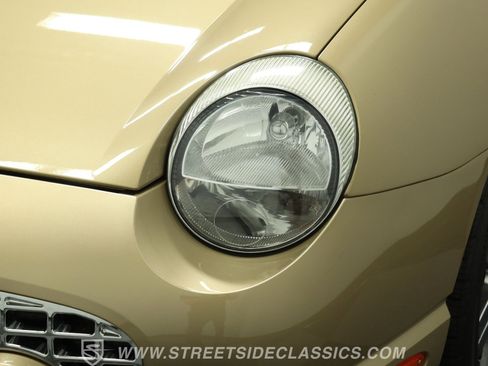 Used 2005 Ford Thunderbird image 19