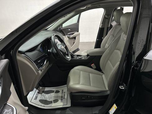 Used 2023 Cadillac XT4 Luxury w/ Cold Weather Package FWD image 18