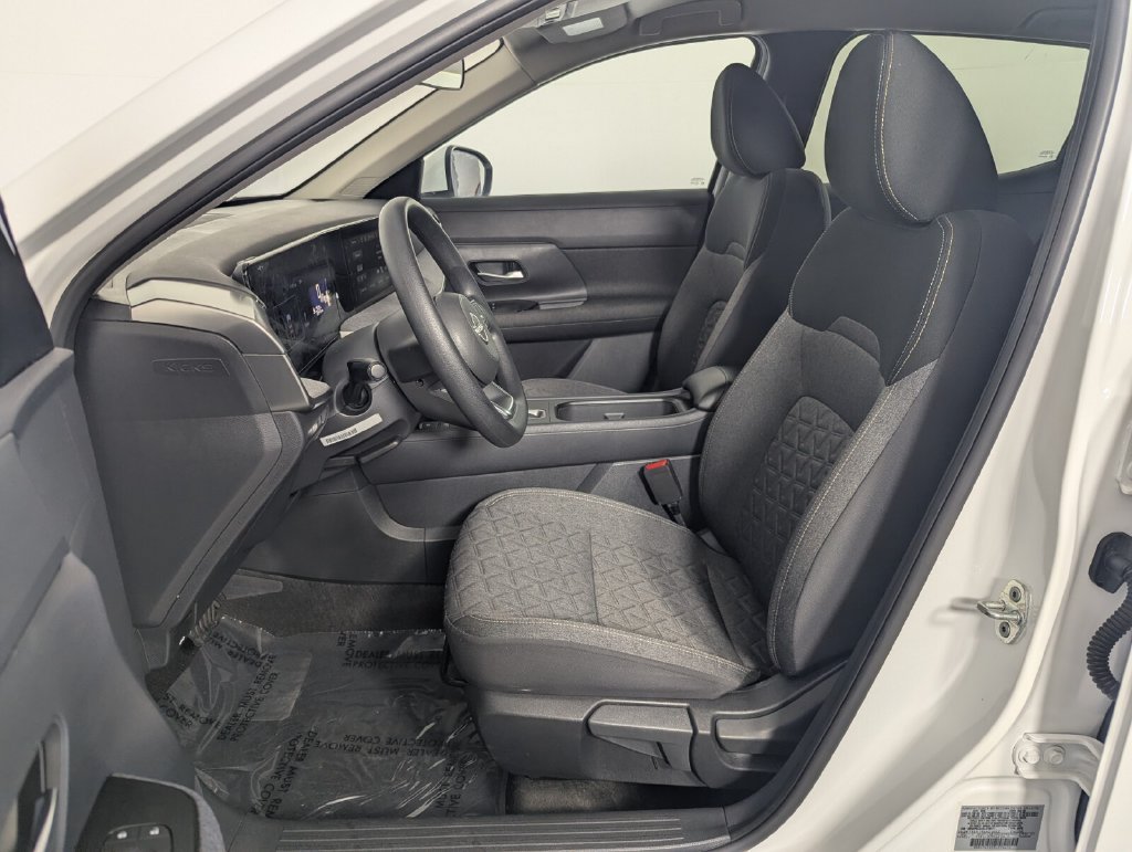 Used 2025 Nissan Kicks SV FWD image 13