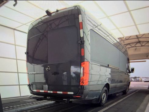 Used 2019 Mercedes-Benz Sprinter 170 image 3