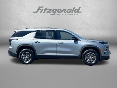 Used 2026 Chevrolet Traverse LT AWD/4WD image 3