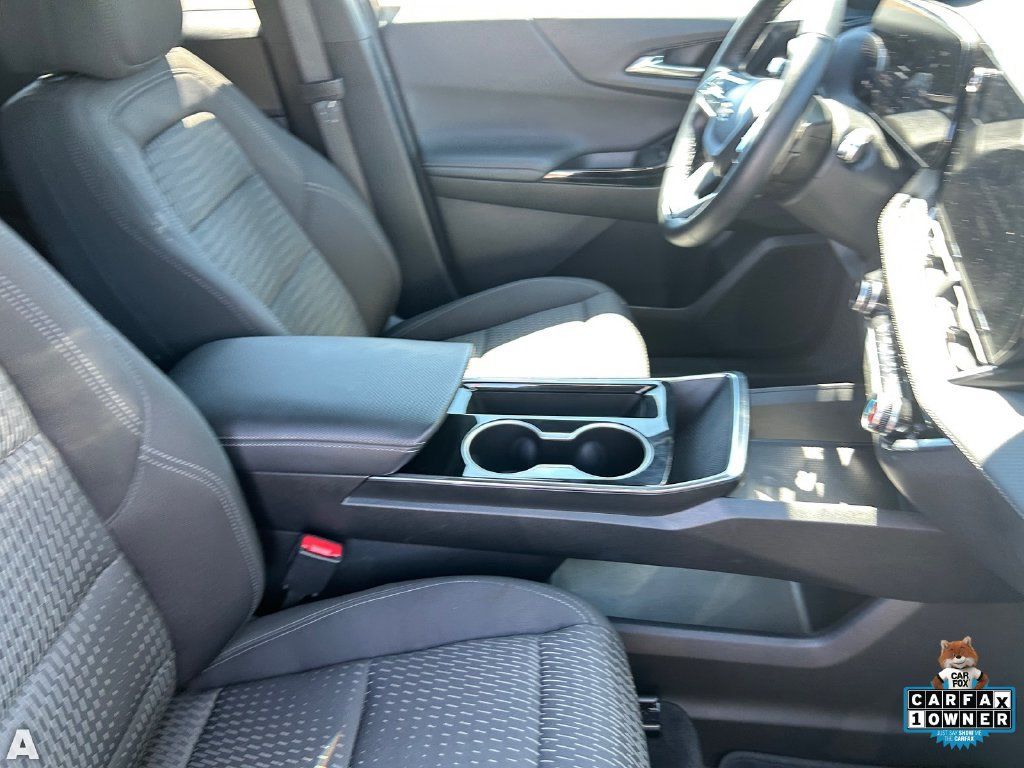 Used 2025 Chevrolet Equinox LT AWD/4WD image 12