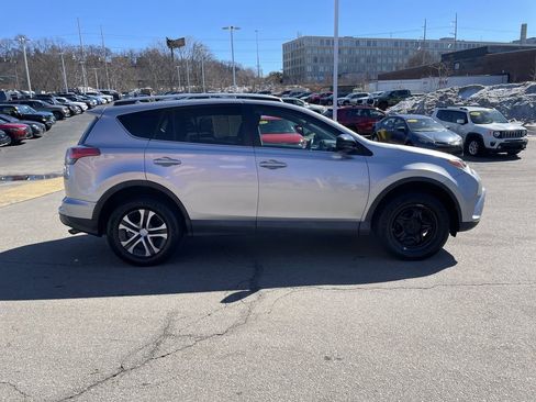 Used 2016 Toyota RAV4 LE image 7