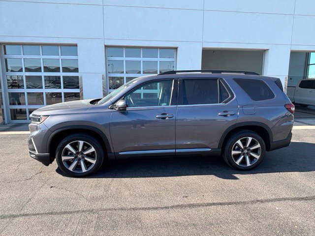 Used 2024 Honda Pilot Touring image 3