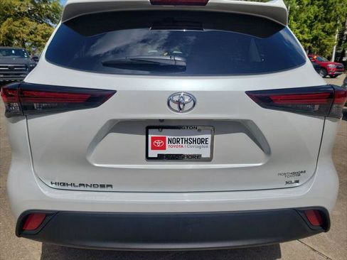 Certified 2024 Toyota Highlander XLE FWD image 4