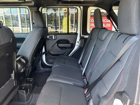 Used 2024 Jeep Wrangler Unlimited Rubicon w/ Technology Group AWD/4WD image 29