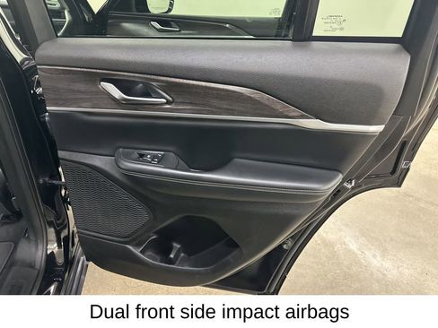 Used 2023 Jeep Grand Cherokee Limited w/ Black Appearance Package image 26