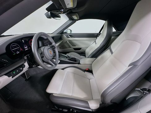 Used 2025 Porsche 911 Carrera w/ Premium Package RWD image 30