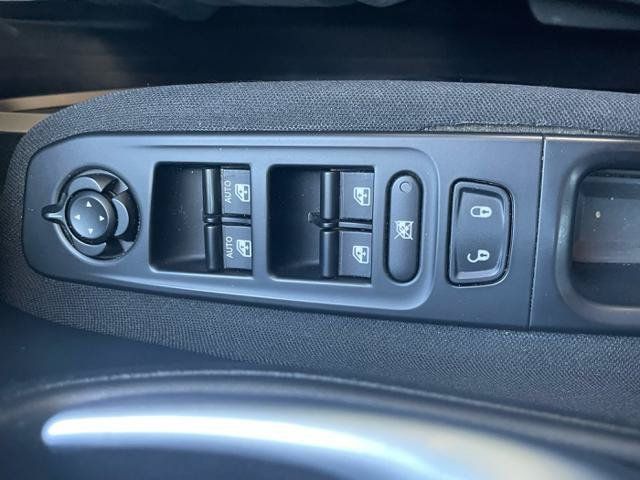 Used 2016 Jeep Renegade Latitude w/ Cold Weather Group AWD/4WD image 19