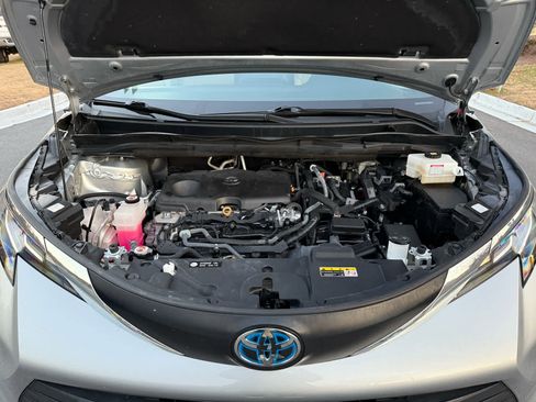 Used 2023 Toyota Sienna XLE image 33