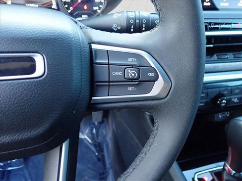 Used 2023 Jeep Compass Latitude AWD/4WD image 12
