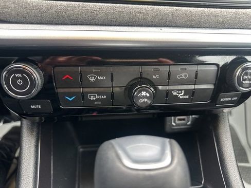 Used 2024 Jeep Compass Latitude image 19