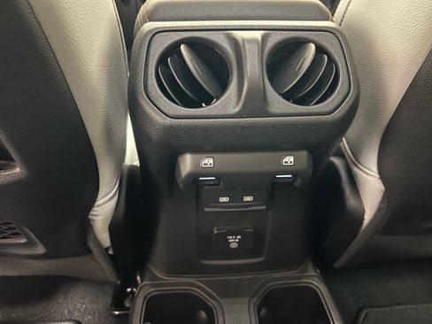 Used 2023 Jeep Gladiator Mojave w/ Cold Weather Group image 31