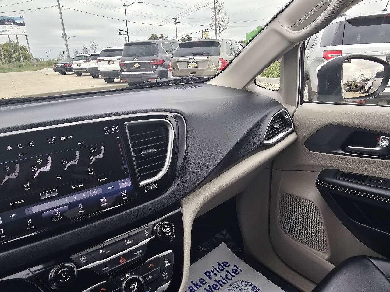 Used 2023 Chrysler Pacifica Touring-L FWD image 38