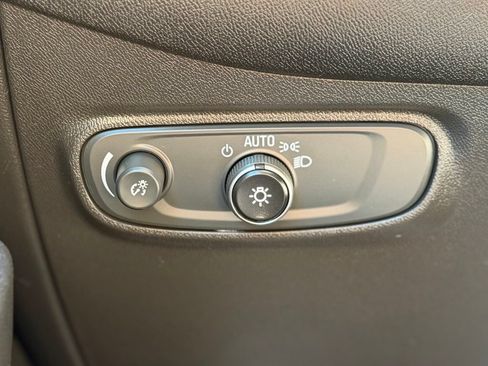 Used 2020 Chevrolet Equinox LS w/ LS Convenience Package AWD/4WD image 22