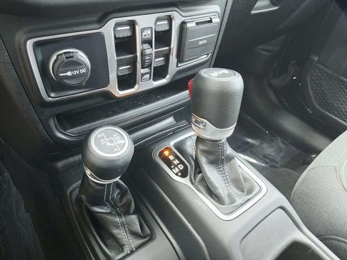 Certified 2025 Jeep Wrangler Unlimited Sahara AWD/4WD image 32