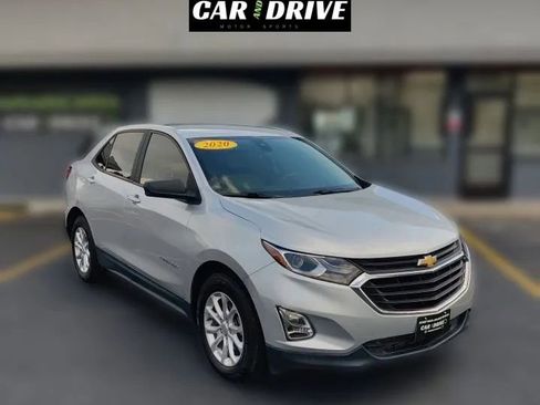 Used 2020 Chevrolet Equinox LS w/ LS Convenience Package image 3