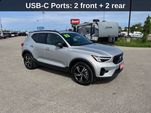 Used 2023 Volvo XC40 B5 Plus AWD/4WD image 9