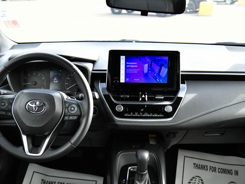 Used 2024 Toyota Corolla SE w/ SE Package image 39