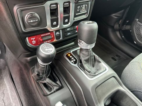 Used 2025 Jeep Wrangler Sport AWD/4WD image 27