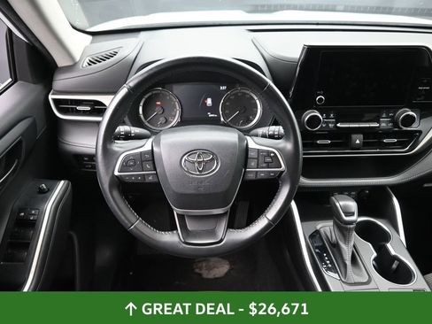 Used 2023 Toyota Highlander LE image 25
