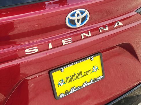 Used 2023 Toyota Sienna Limited FWD image 31