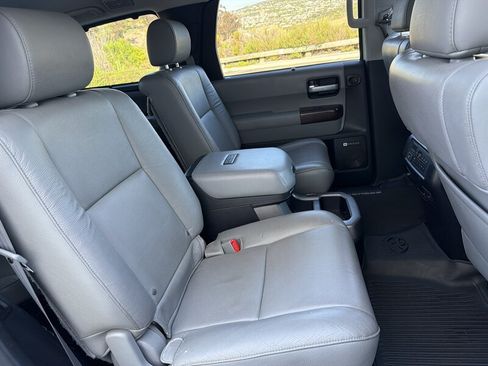 Used 2016 Toyota Sequoia Platinum AWD/4WD image 16