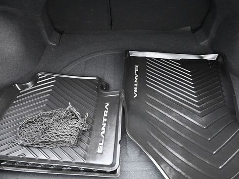 Certified 2024 Hyundai Elantra Limited FWD image 18