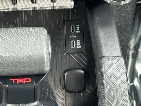 Certified 2025 Toyota Tacoma TRD Off-Road AWD/4WD image 17