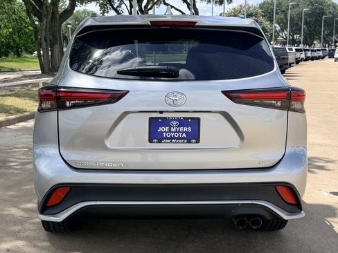 Used 2024 Toyota Highlander XSE FWD image 8