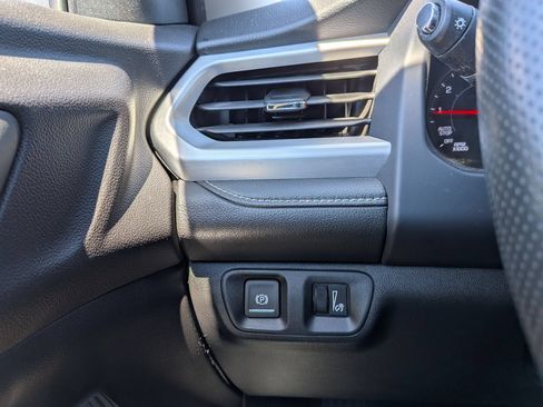 Certified 2023 GMC Acadia SLE FWD image 17