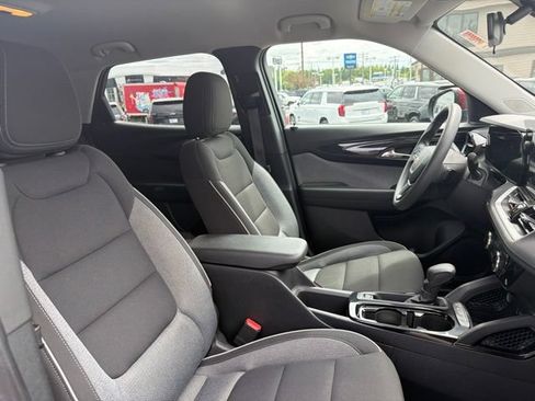 Used 2025 Chevrolet TrailBlazer LT FWD image 10