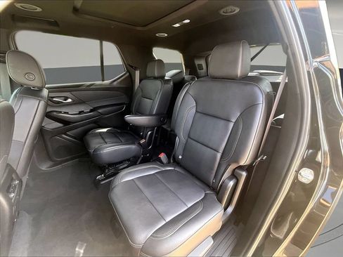 Used 2023 Chevrolet Traverse LT w/ LT Premium Package AWD/4WD image 26