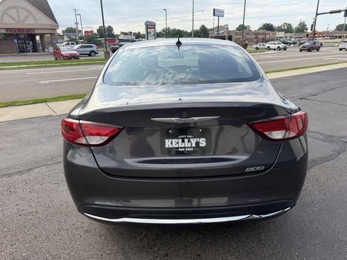Used 2017 Chrysler 200 Limited Platinum w/ Comfort & Convenience Group FWD image 4