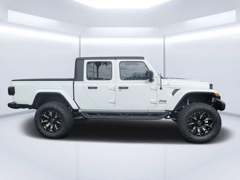 Used 2020 Jeep Gladiator Overland AWD/4WD image 2