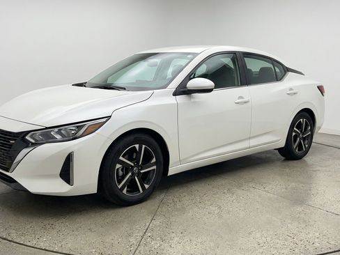 Used 2025 Nissan Sentra SV image 3