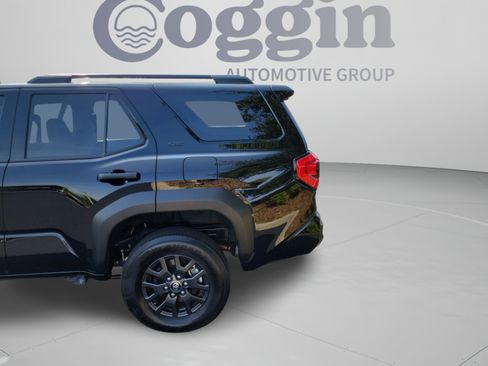 Certified 2025 Toyota 4Runner SR5 AWD/4WD image 32